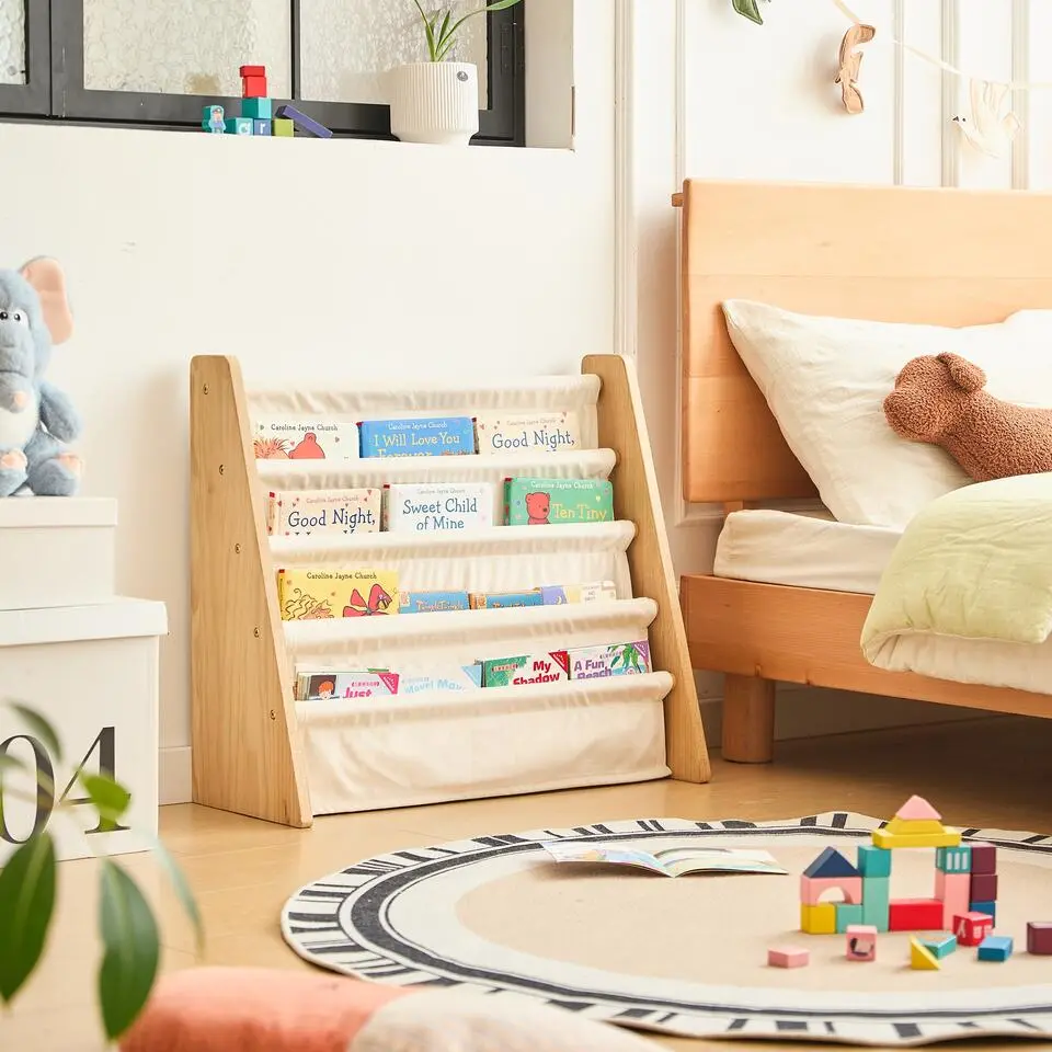 Kinder boekenrek van hout en stof