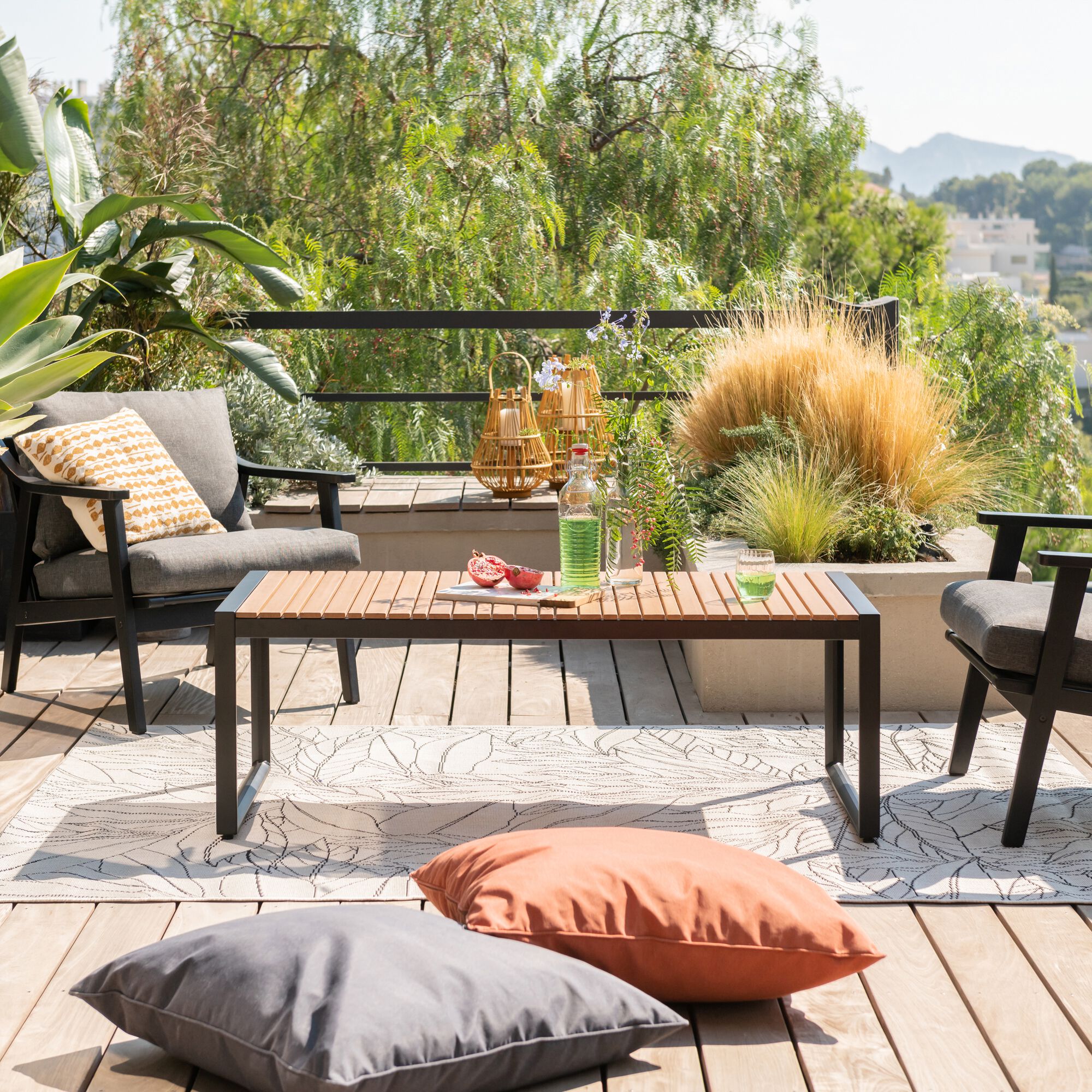 JAUNA - Fauteuil de jardin en bois d'eucalyptus - noir