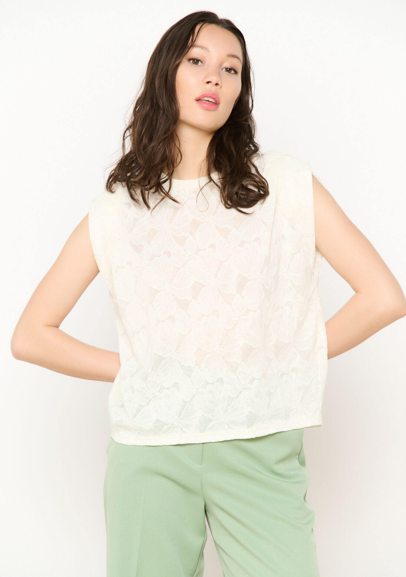 Kanten top met opengewerkte bloemen