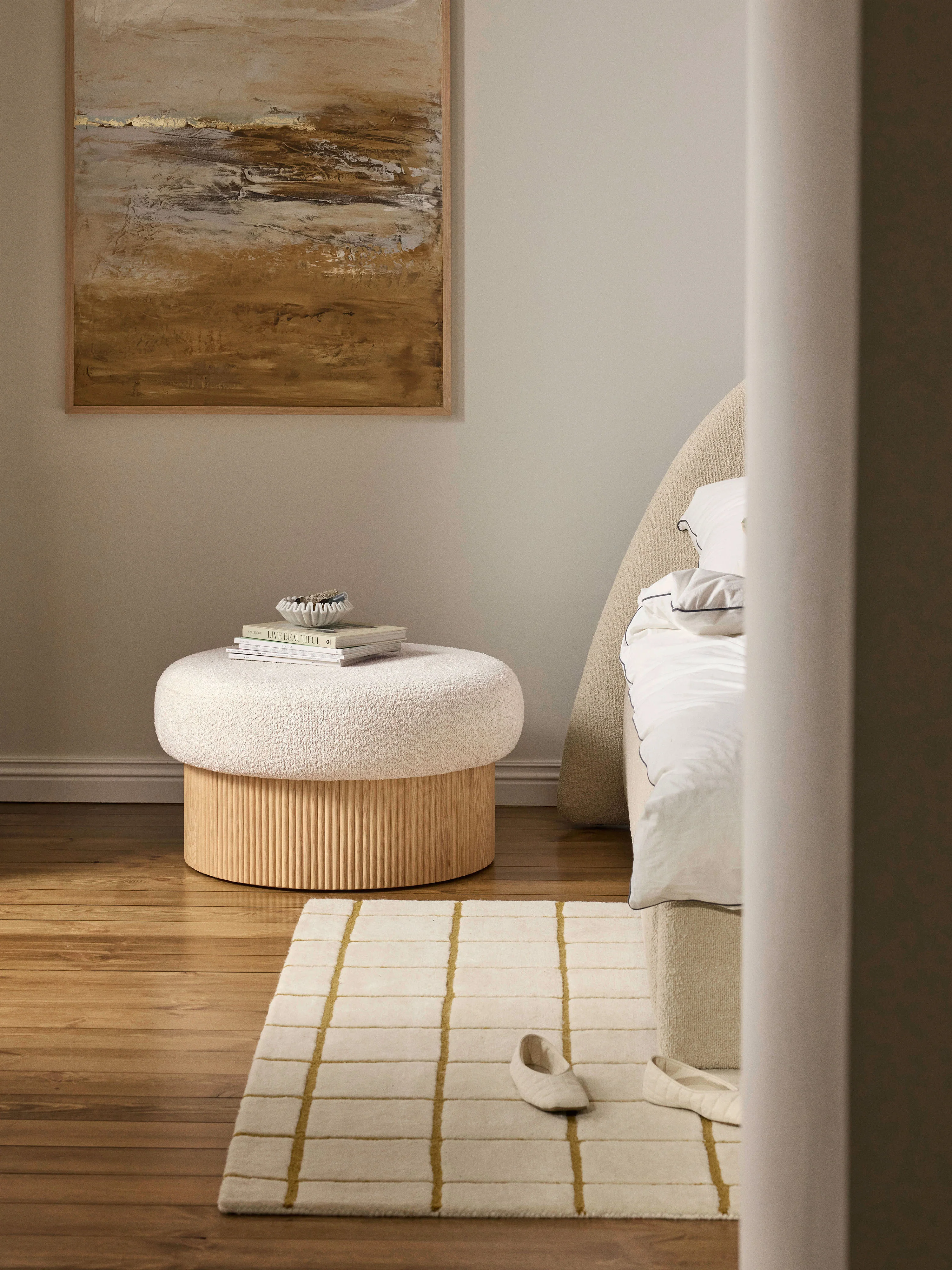 XL Polsterhocker Nala mit Stauraum aus Teddy-Bouclé