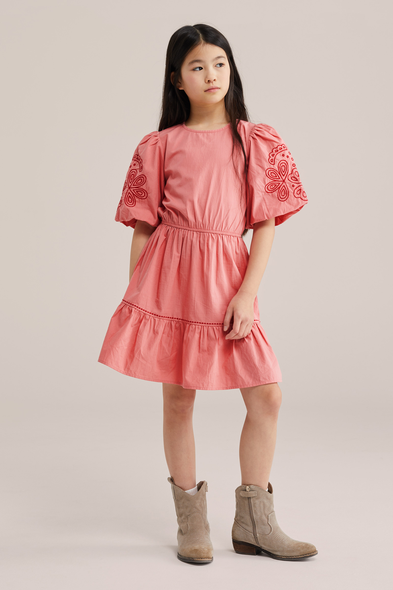 Meisjes jurk met embroideries