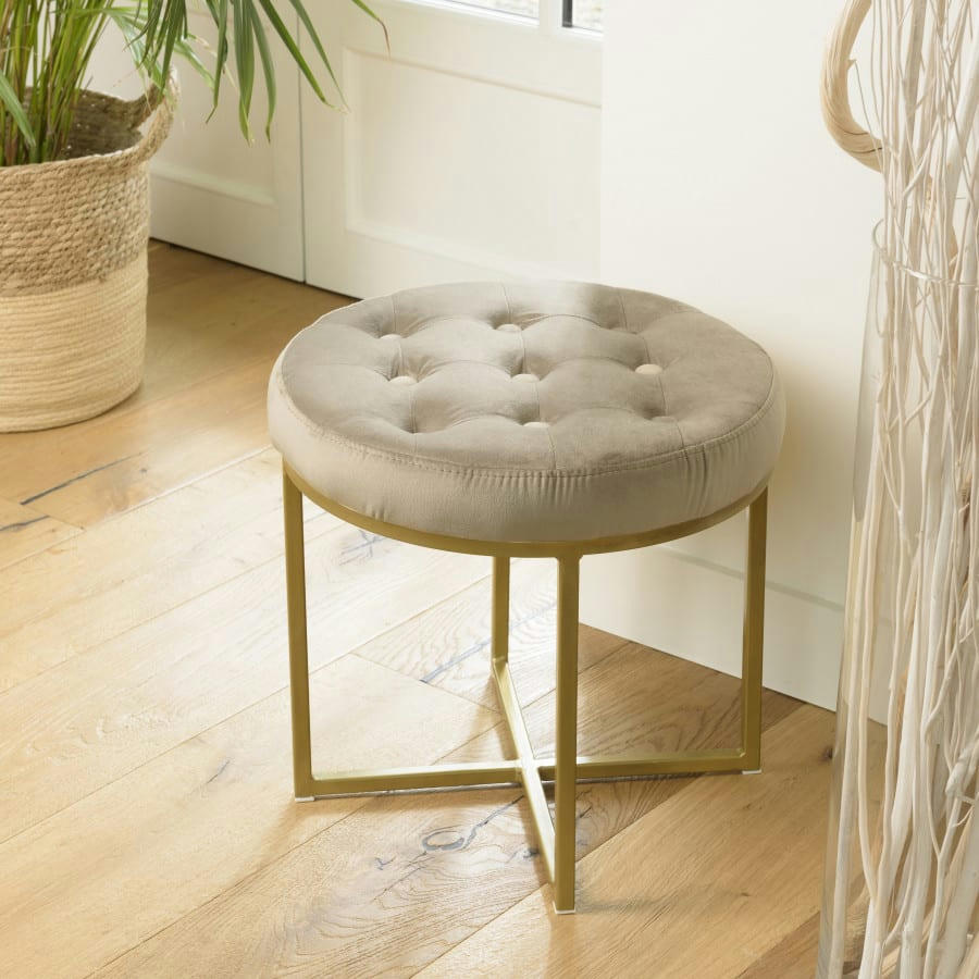 ALBANE - Tabouret velours taupe avec boutons pieds croisés métal doré