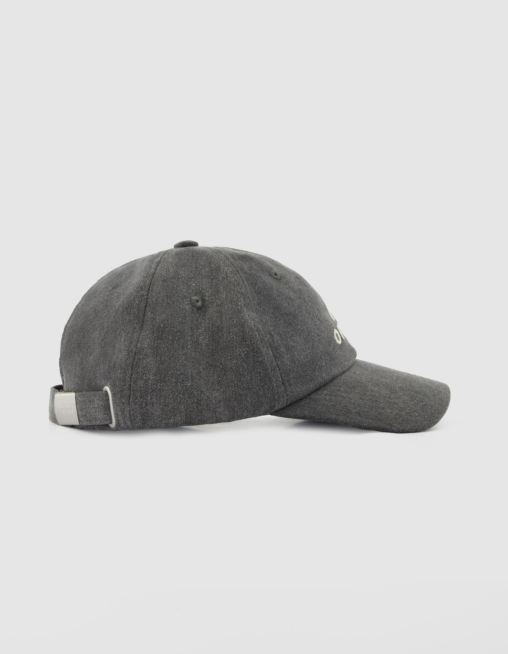 Casquette en jean noir délavé broderies messages Femme