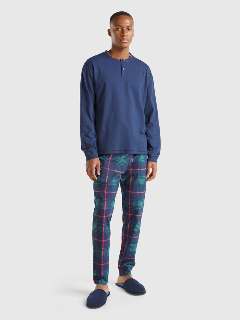 Pyjamas with tartan bottoms