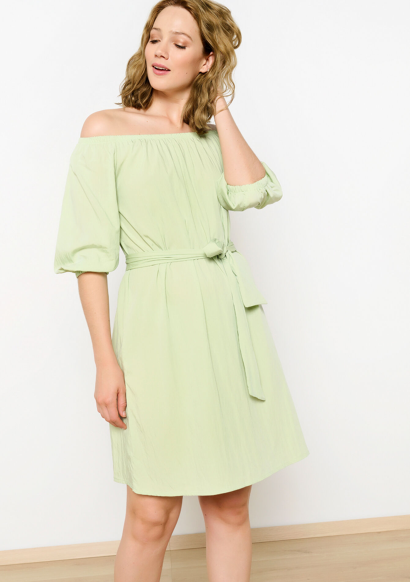 Off-shoulder jurk met striklint