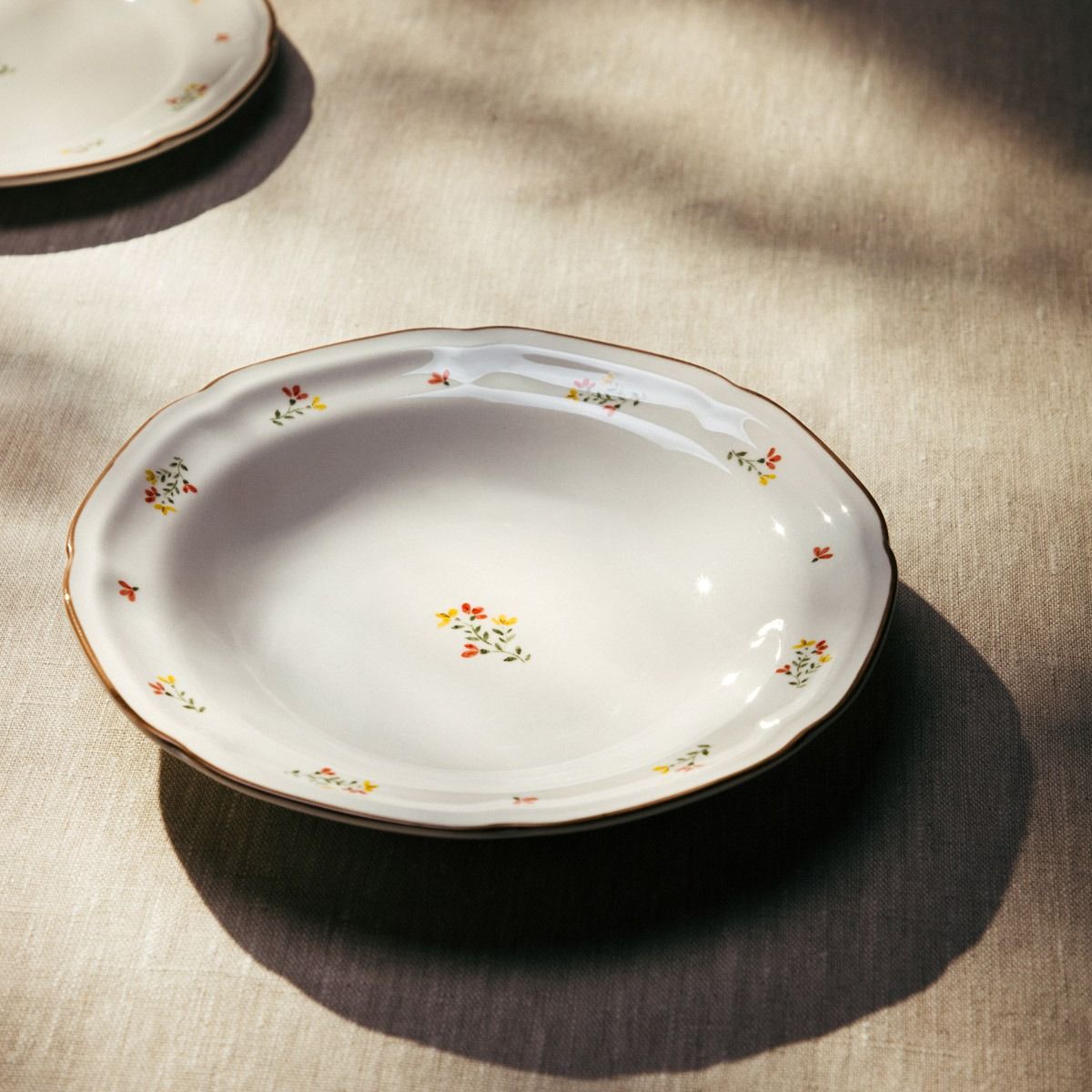 Talerz GRETA głęboki z kwiatuszkami 22 cm