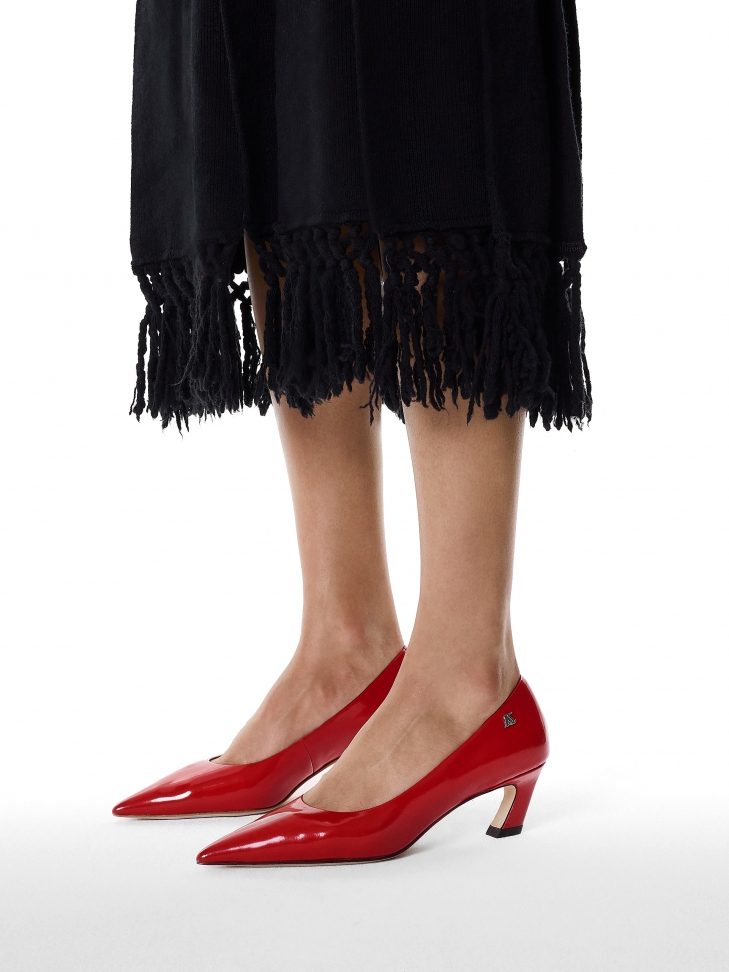 Red pumps with avant-garde heel
