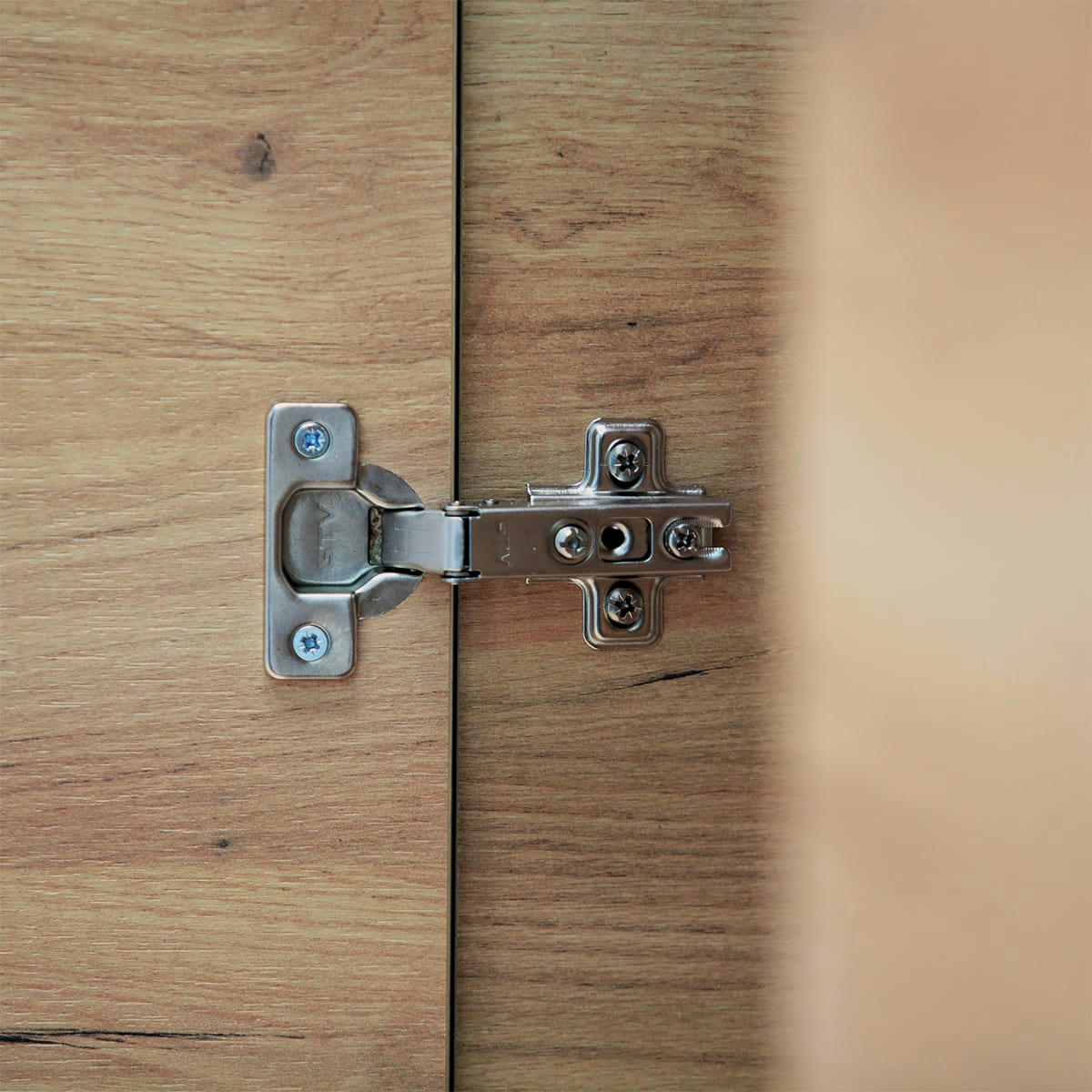 - Buffet 3 portes 3 tiroirs LED inclus stratifiés naturel