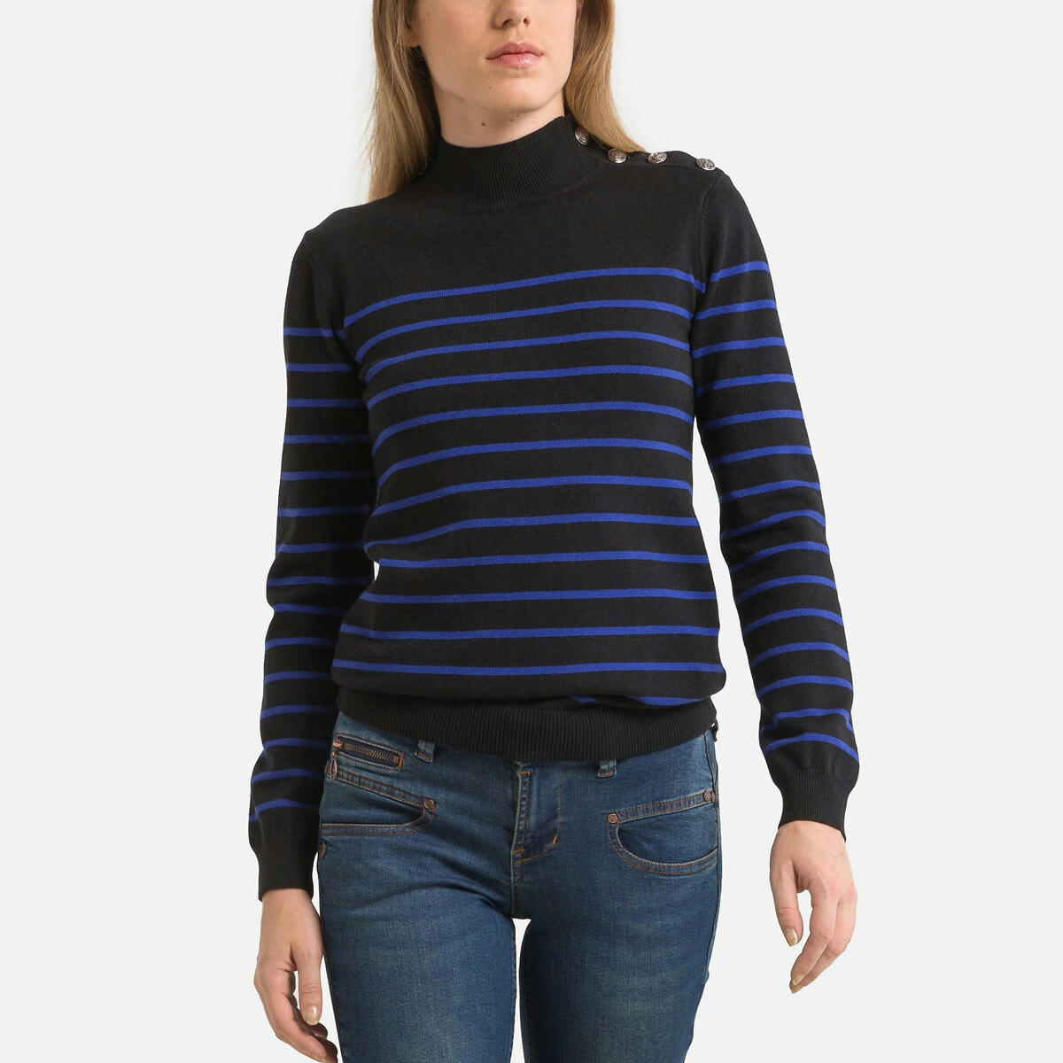 Pull rayé, col cheminée, détails boutons