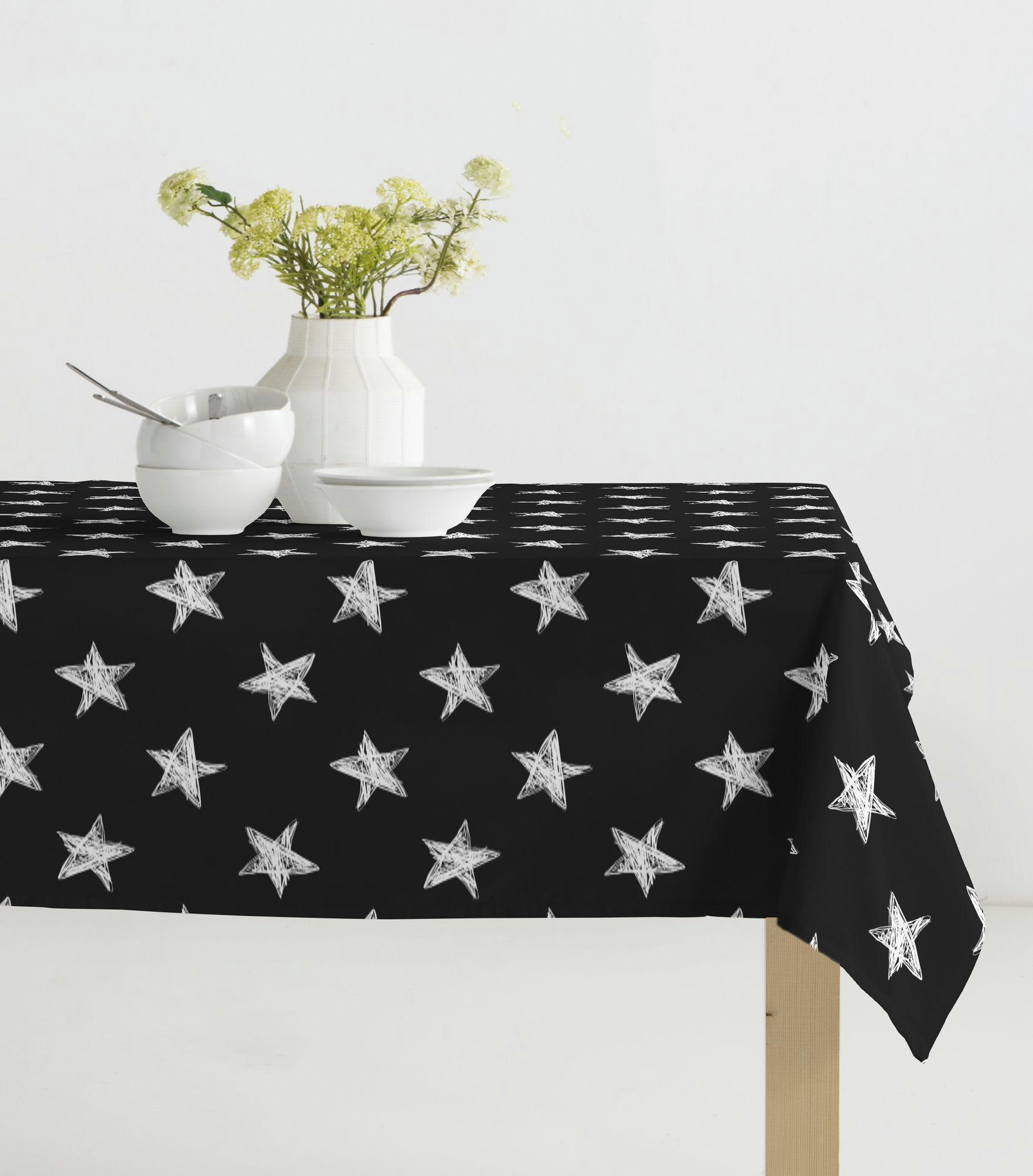 STAR BLACK - Nappe imprimée noir avec traitement anti-taches en coton 140x300 cm