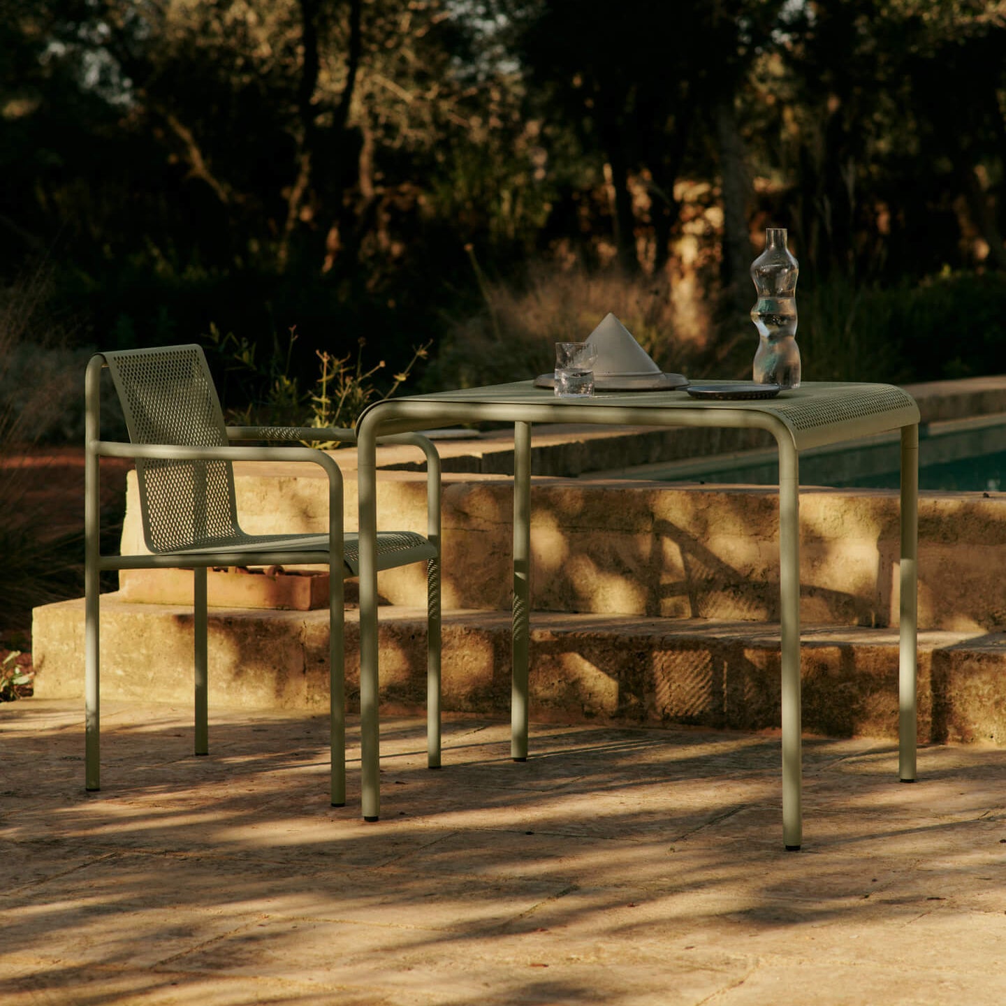 Ferm Living Dapple Tuinstoel met Armleuning - Tea Green