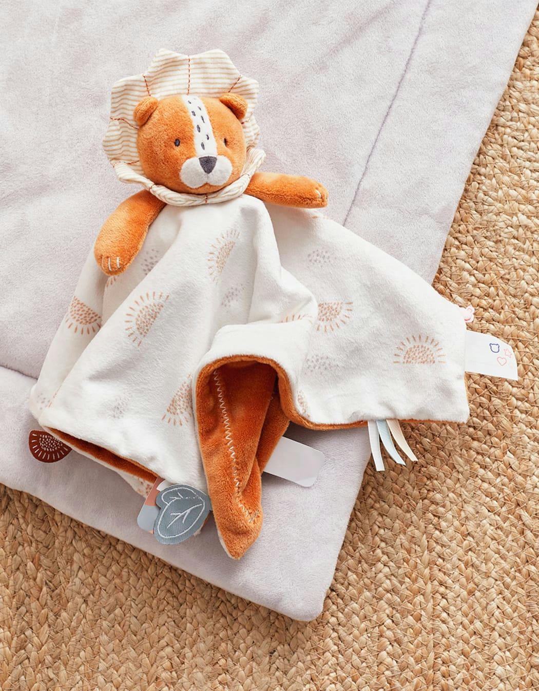 - Doudou lion caramel/écru
