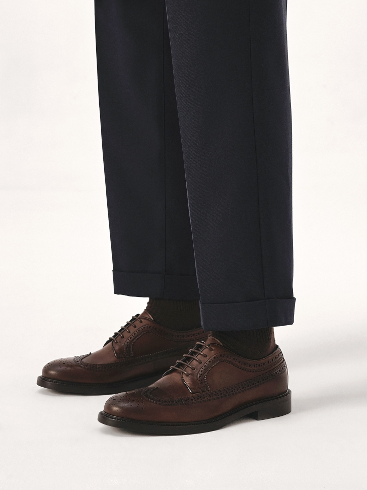 Elegant brown leather brogue shoes for men