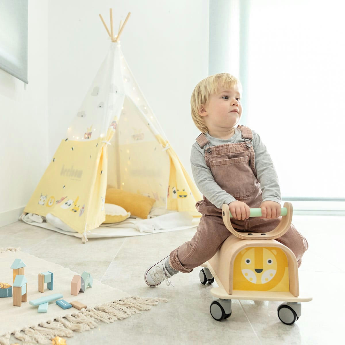 - Trottoir pour bébé en bois naturel jaune