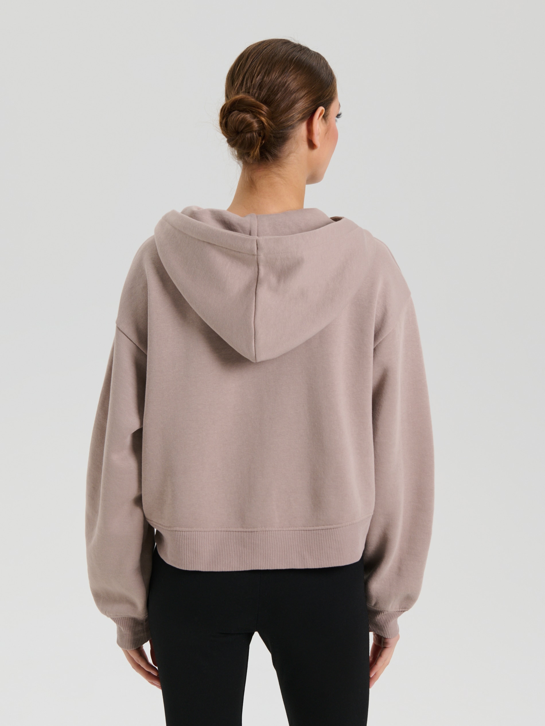 Bluza z kapturem z zapięciem