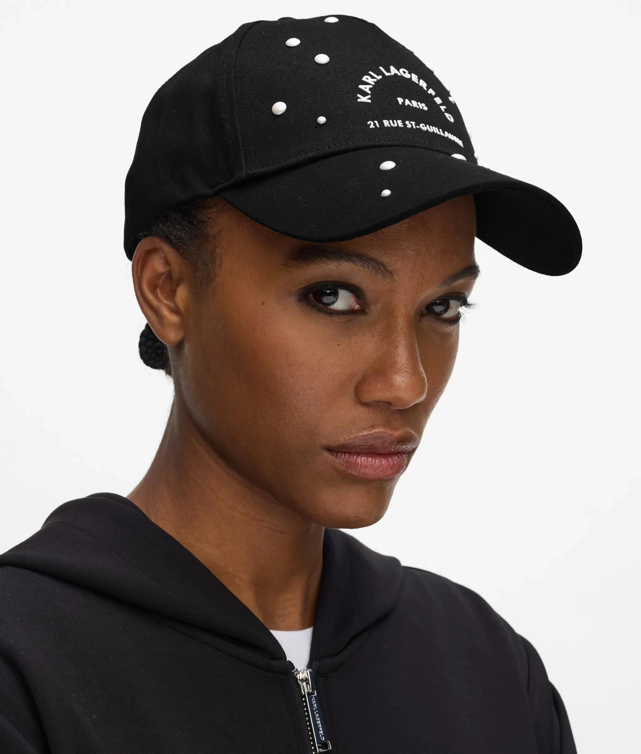 Casquette en fausses perles Rue St-Guillaume
