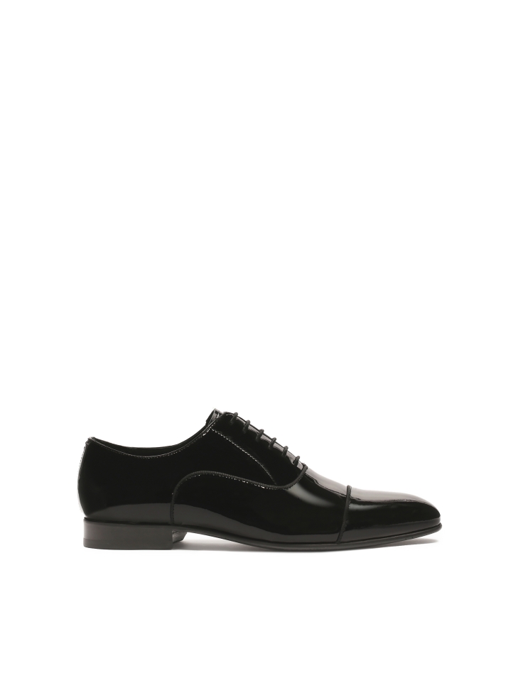 Elegant patent leather formal shoes