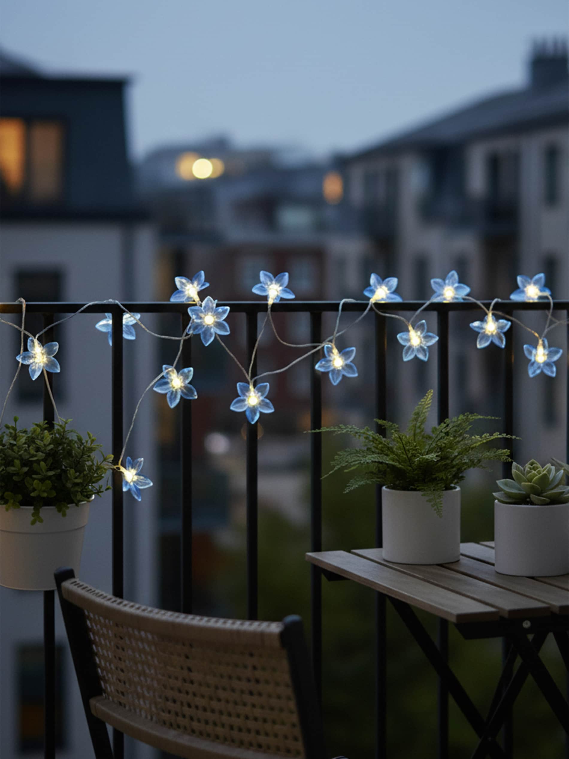 Wiszące lampki solarne LED w kształcie kwiatków