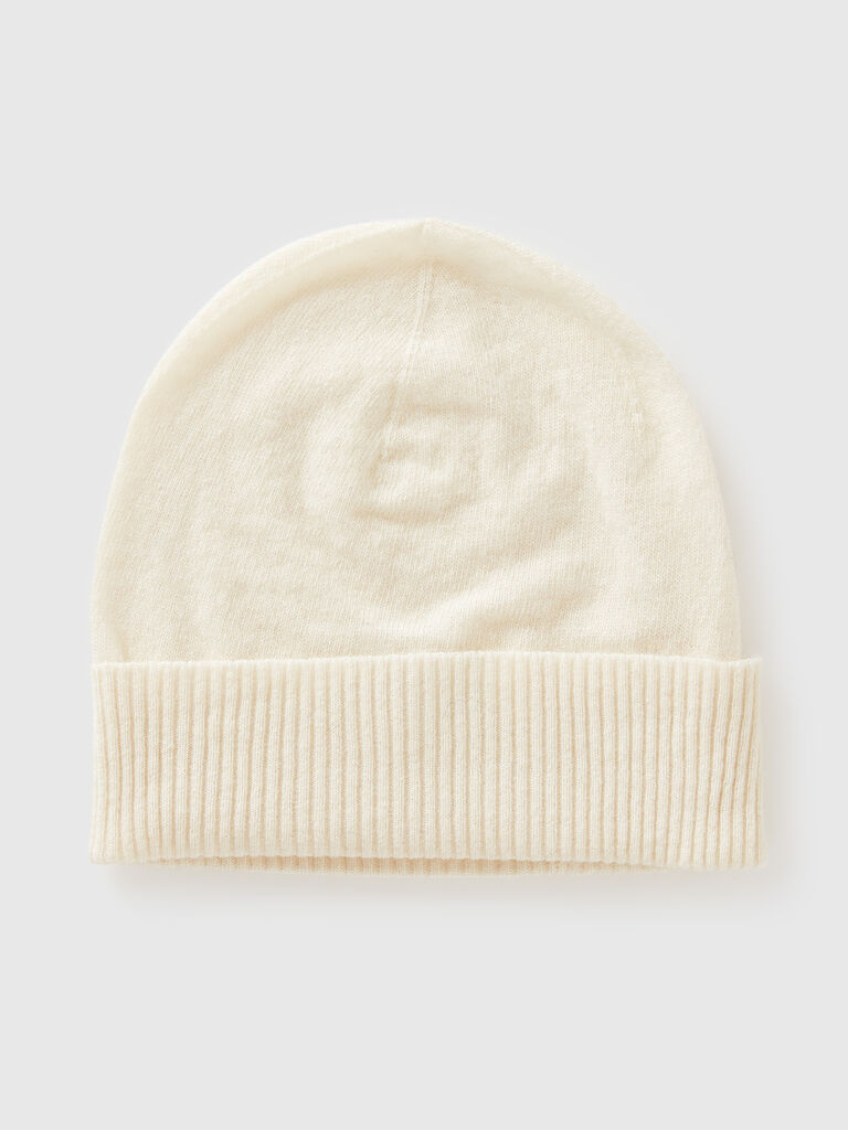 Cream white hat in pure Merino wool