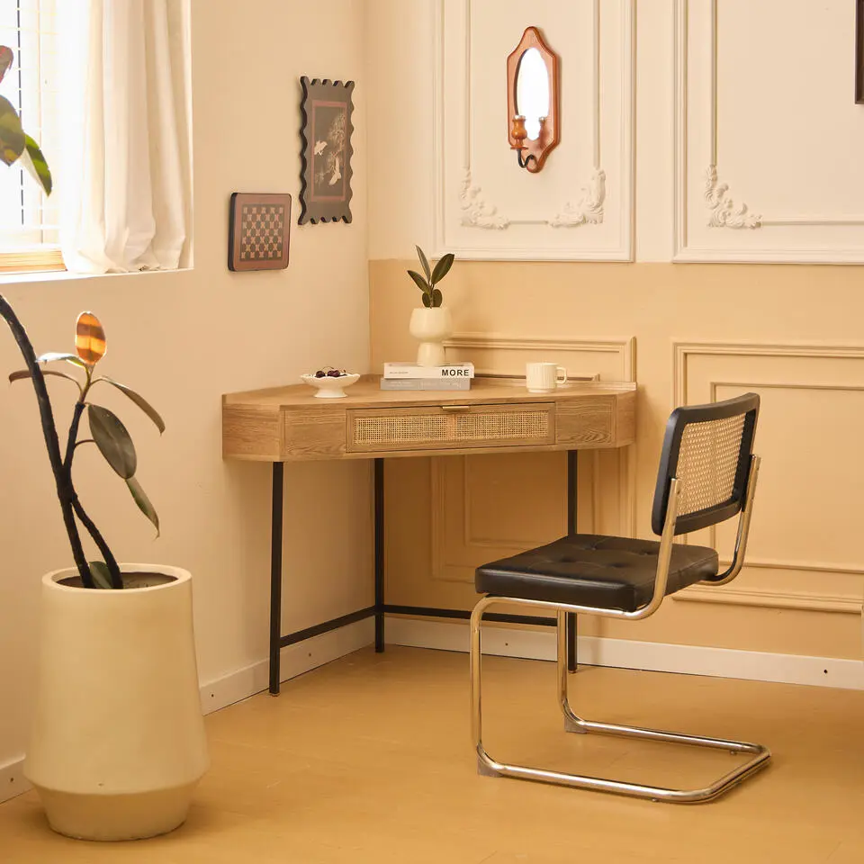 Hoekbureau van hout en rotan met 1 lade en metalen poten