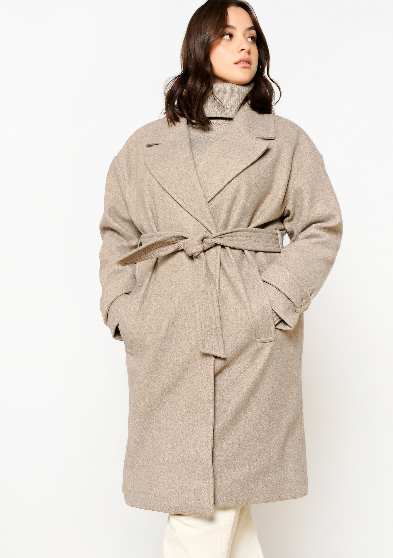 Halflange jas met riem