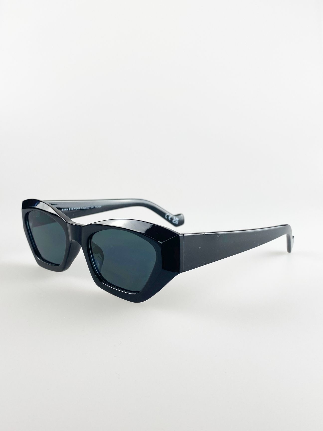 SVNX Angular Cat-Eye Sunglasses in Black