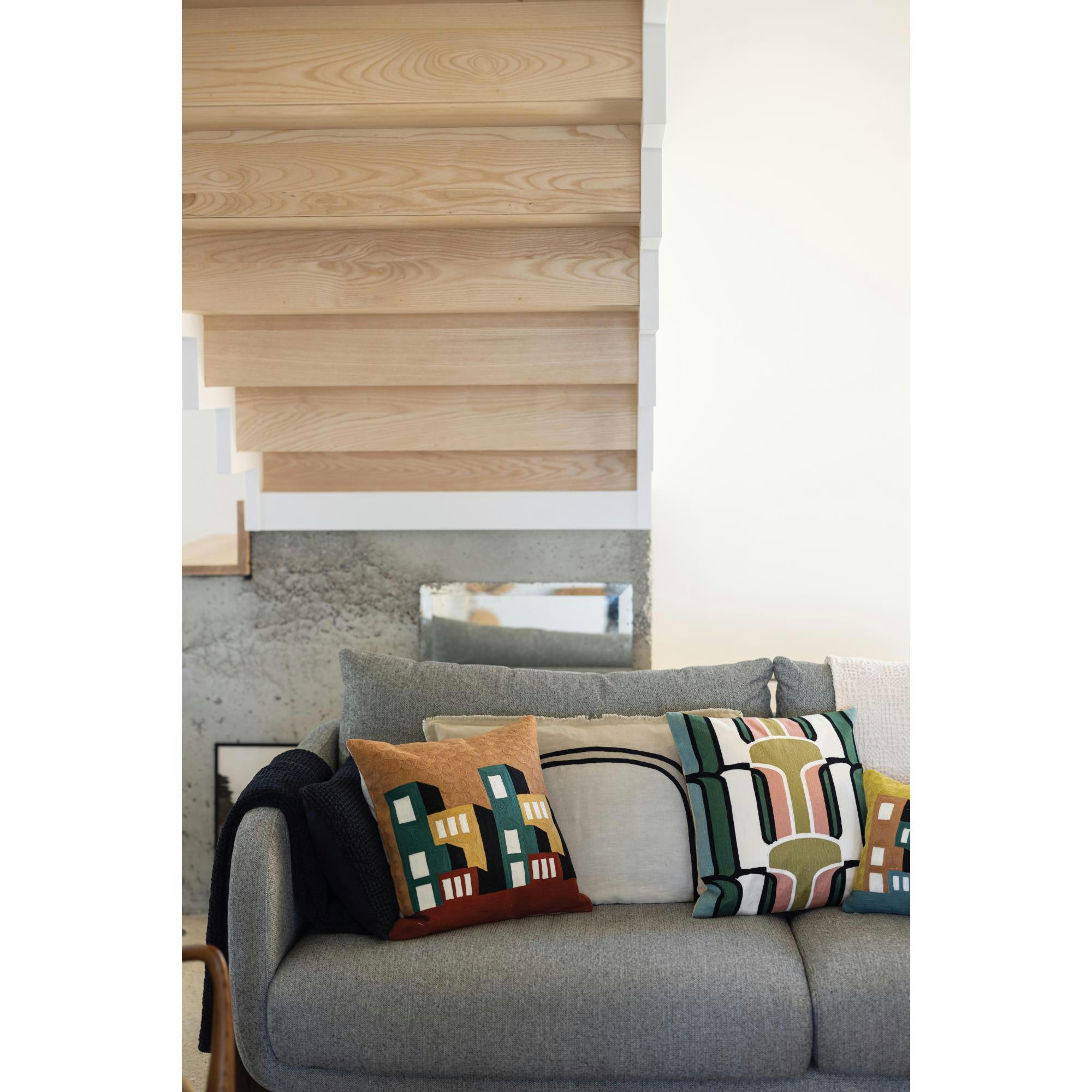 SURI - Coussin brodé  en coton multico 45 x 45