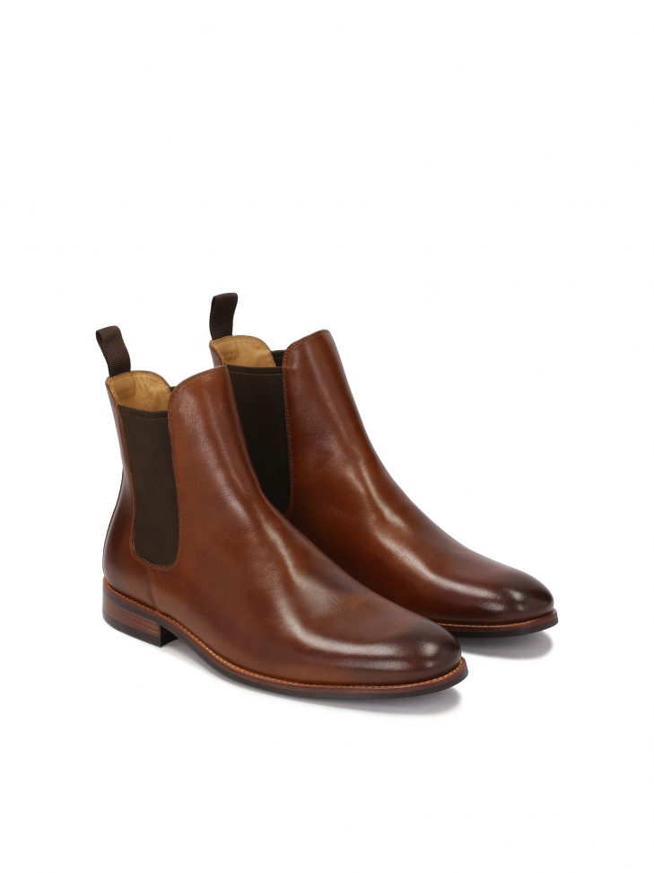 Classic brown men's Chelsea boots