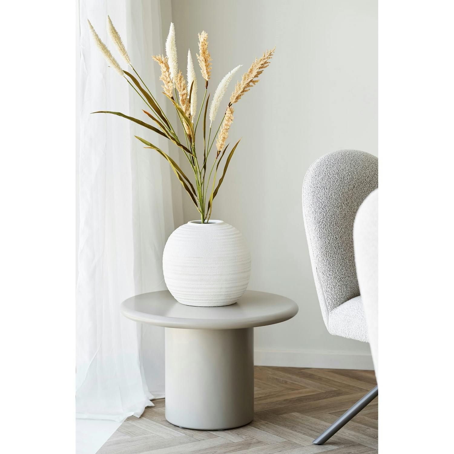 Vase rond strié en céramique blanche