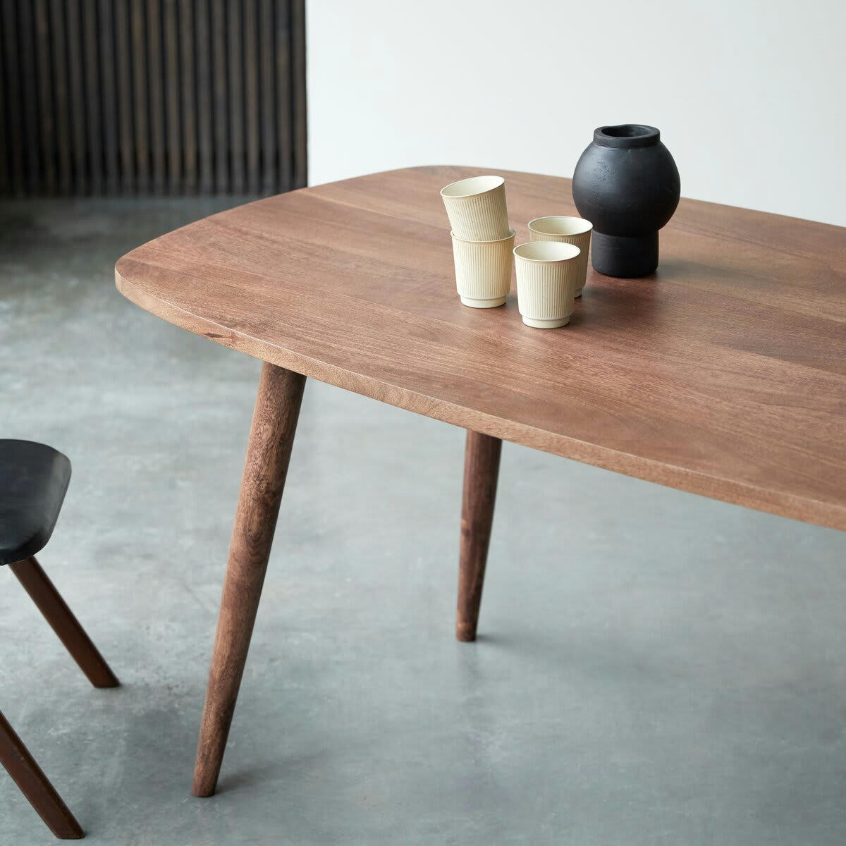 LAZARE - Table en manguier massif 4/6 pers.