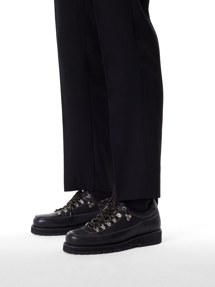 Leather shoes in work style