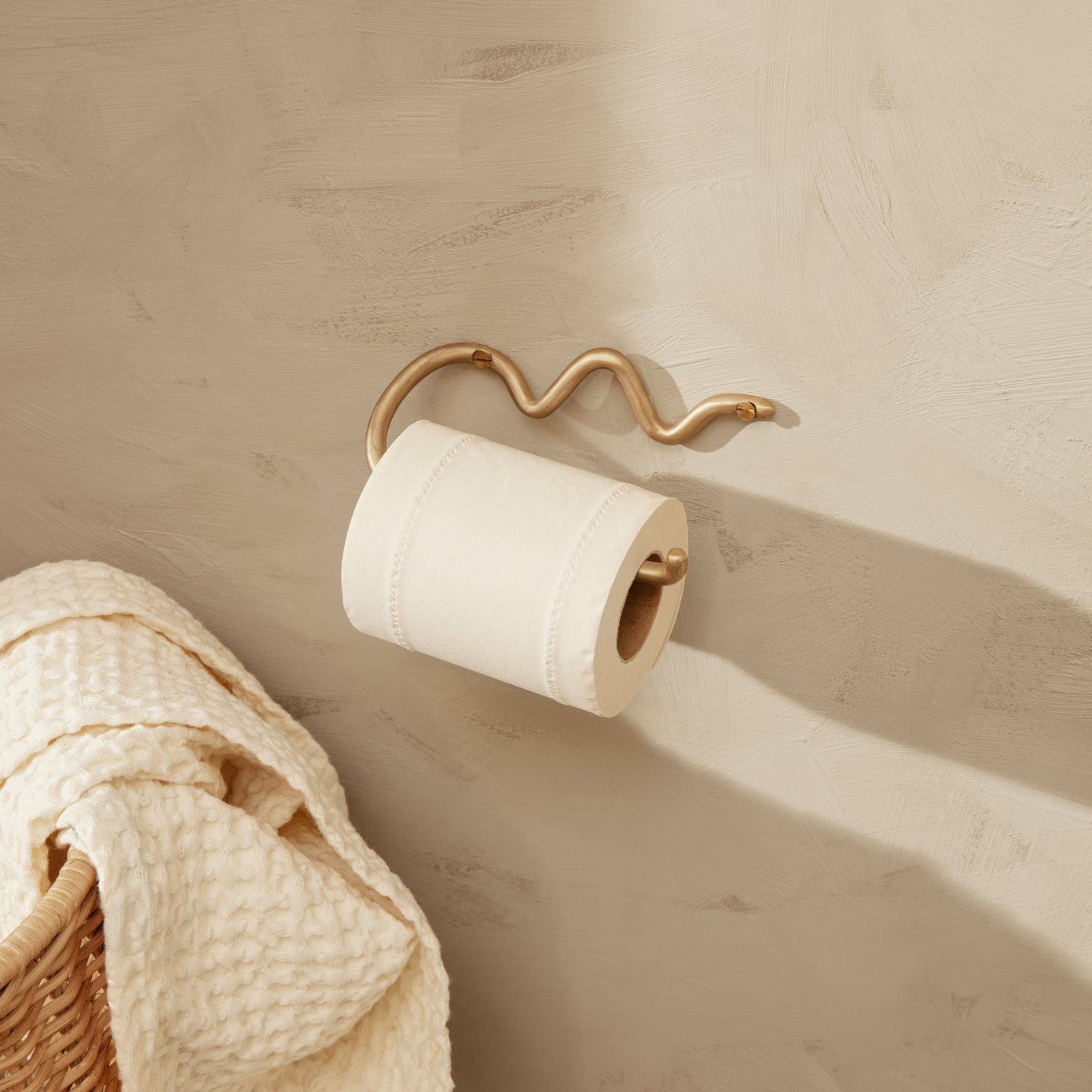 Ferm Living Curvature Toiletrolhouder Goud