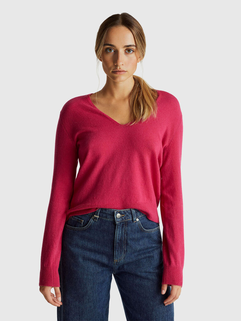 Fuchsia V-neck sweater in pure Merino wool