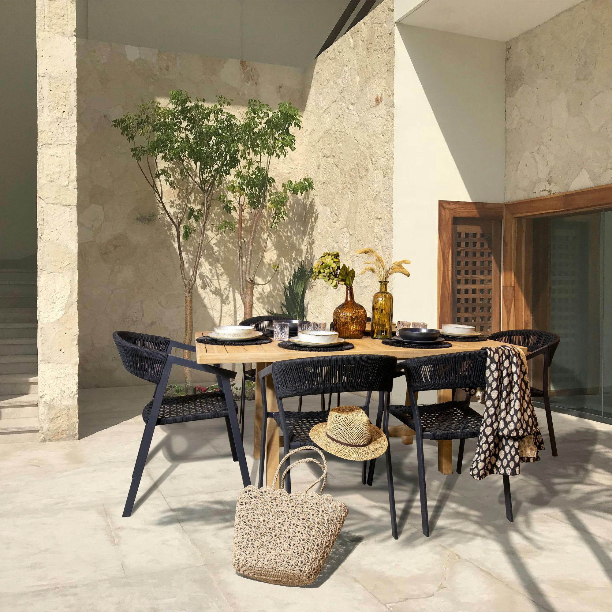 SAOWAL - Ensemble de jardin table en bois et fauteuils de table noire 6 places