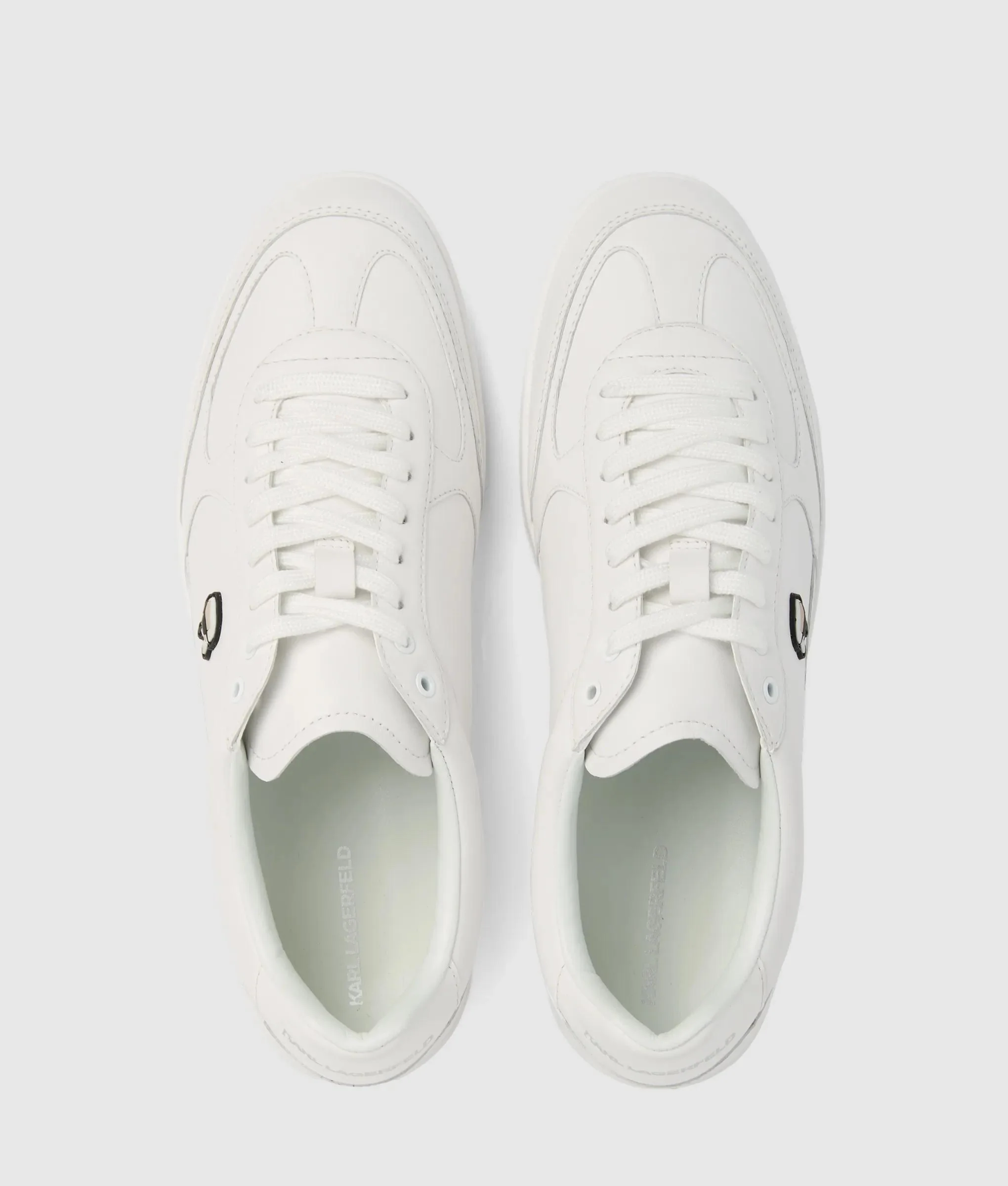 Baskets à lacets avec écusson Ikon NFT
