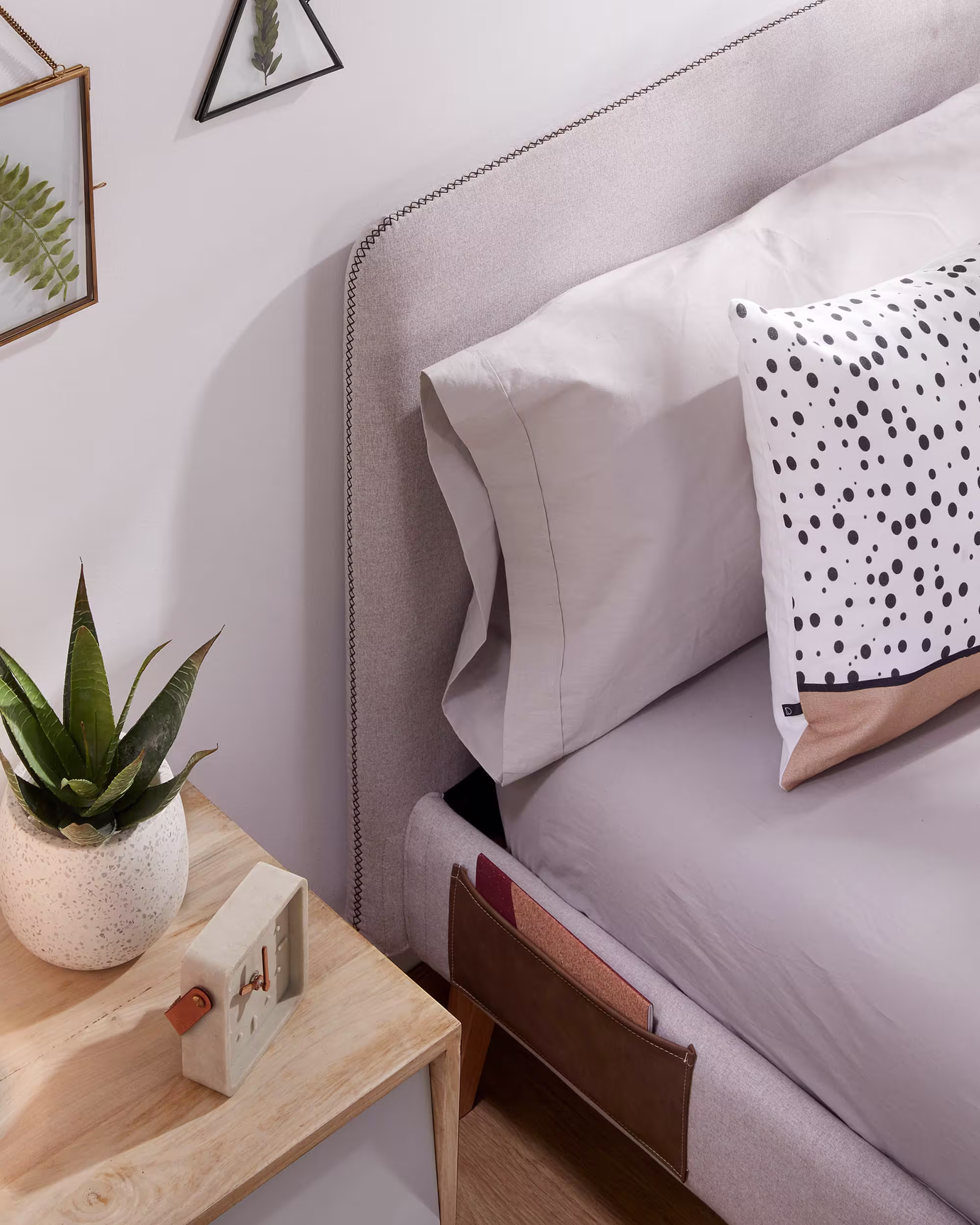 Cama desenfundable Dyla beige patas de madera maciza de haya para colchón de 90 x 190 cm