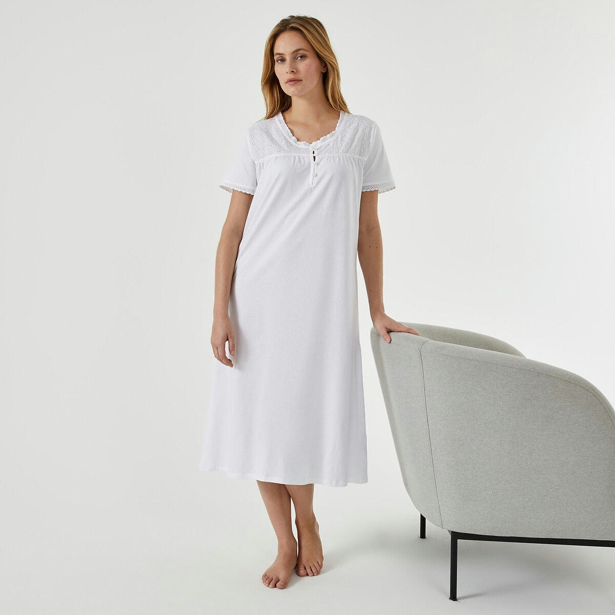 Chemise de nuit, détails broderie anglaise