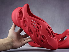 Adidas Yeezy Foam RNNR Vermillion