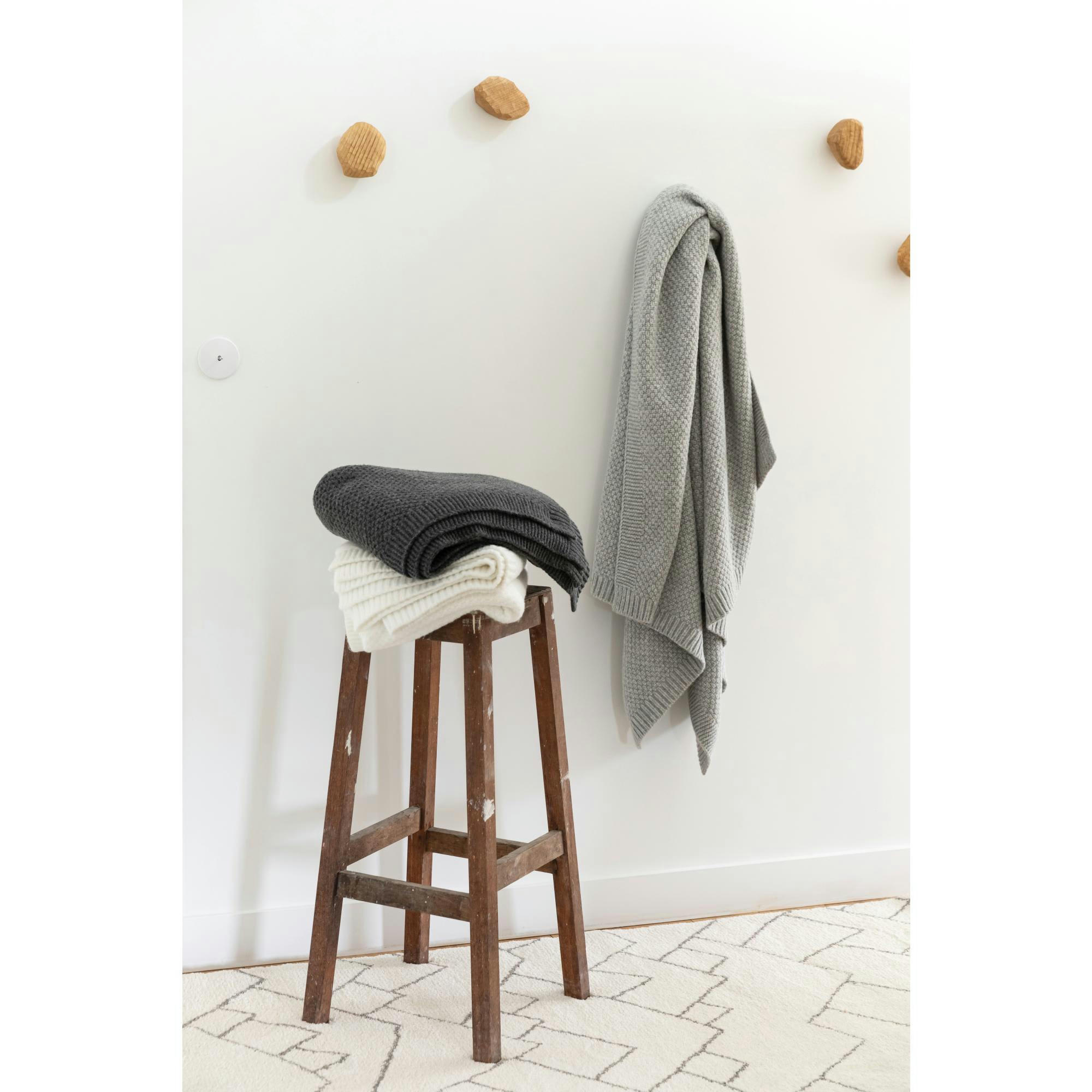 DANILO - Plaid tricot recyclé  en polyester recyclé neige 130 x 160