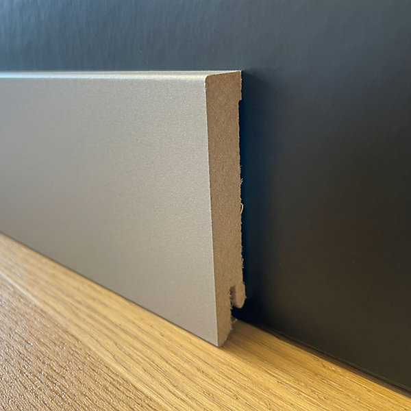 96ml de PLINTHE CARRéE en FIBRE DE BOIS COMPACTE 80X15 ARGENT