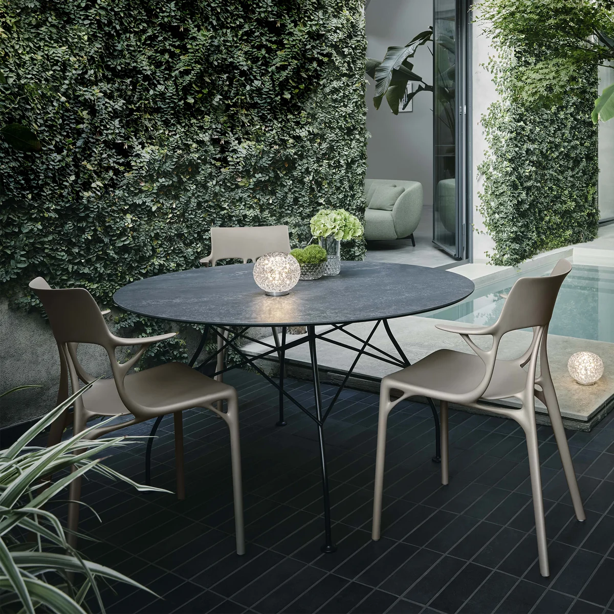 Kartell - Glossy Outdoor Tisch Ø 128 x H 72 cm, weiß