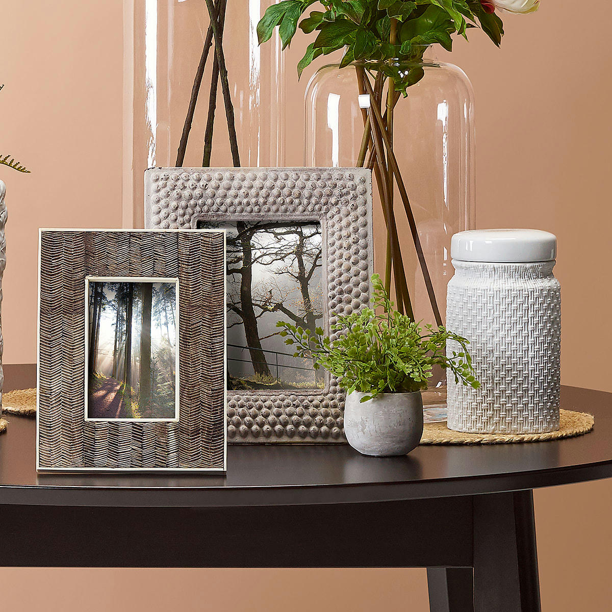 - Jarre à motifs texturé en porcelaine blanc H21,5