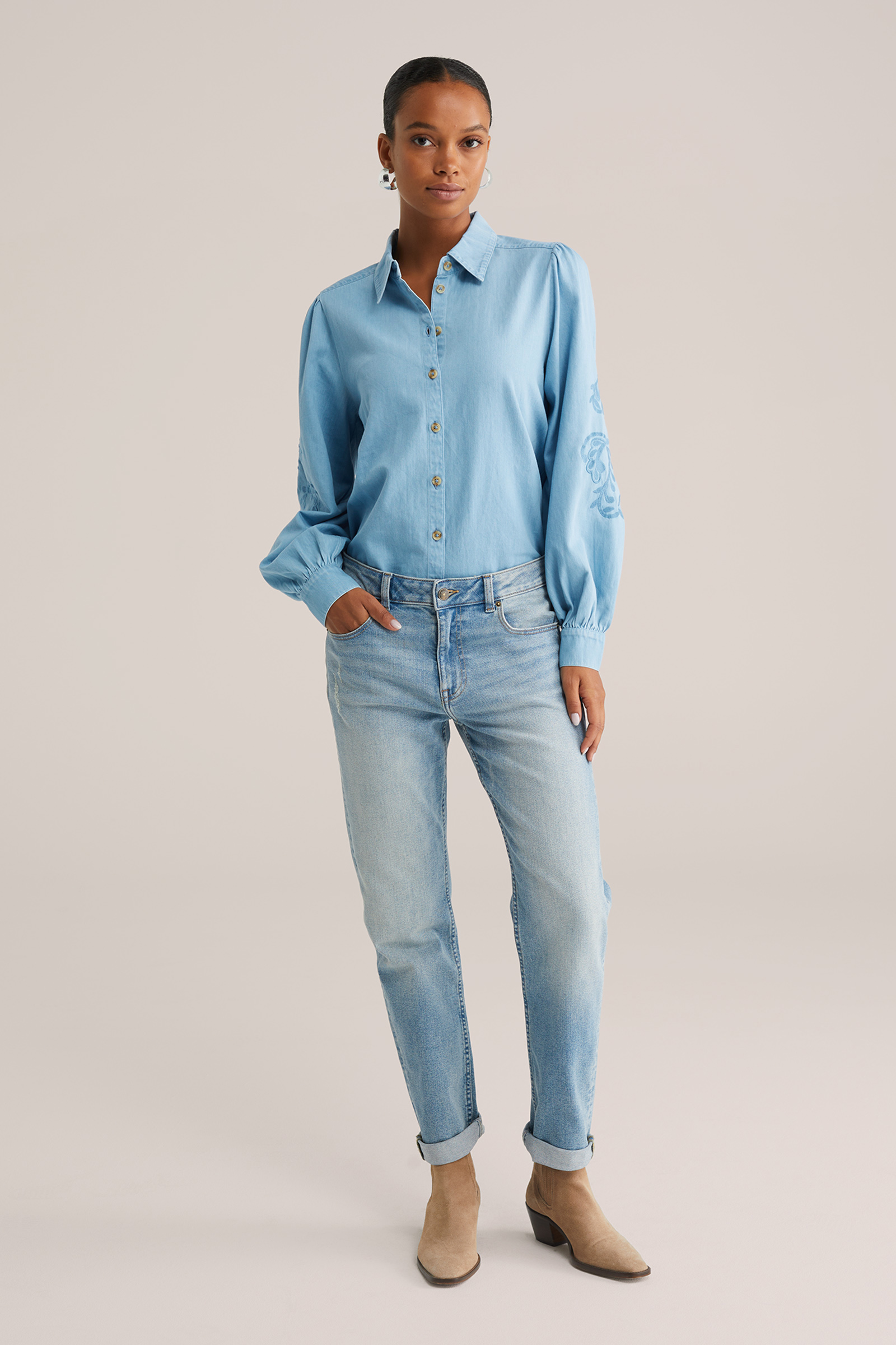 Dames denim blouse met embroideries