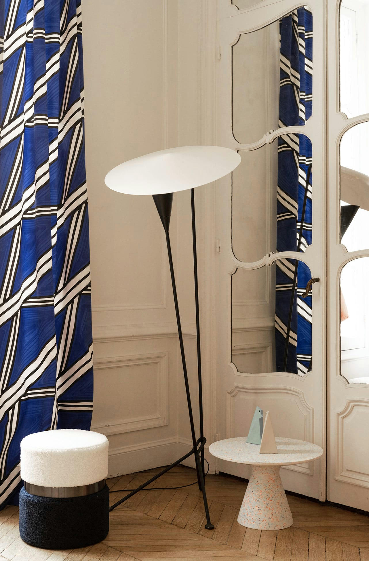 CASSIOPEE - Pouf contemporain, bicolore bleu et métal noir