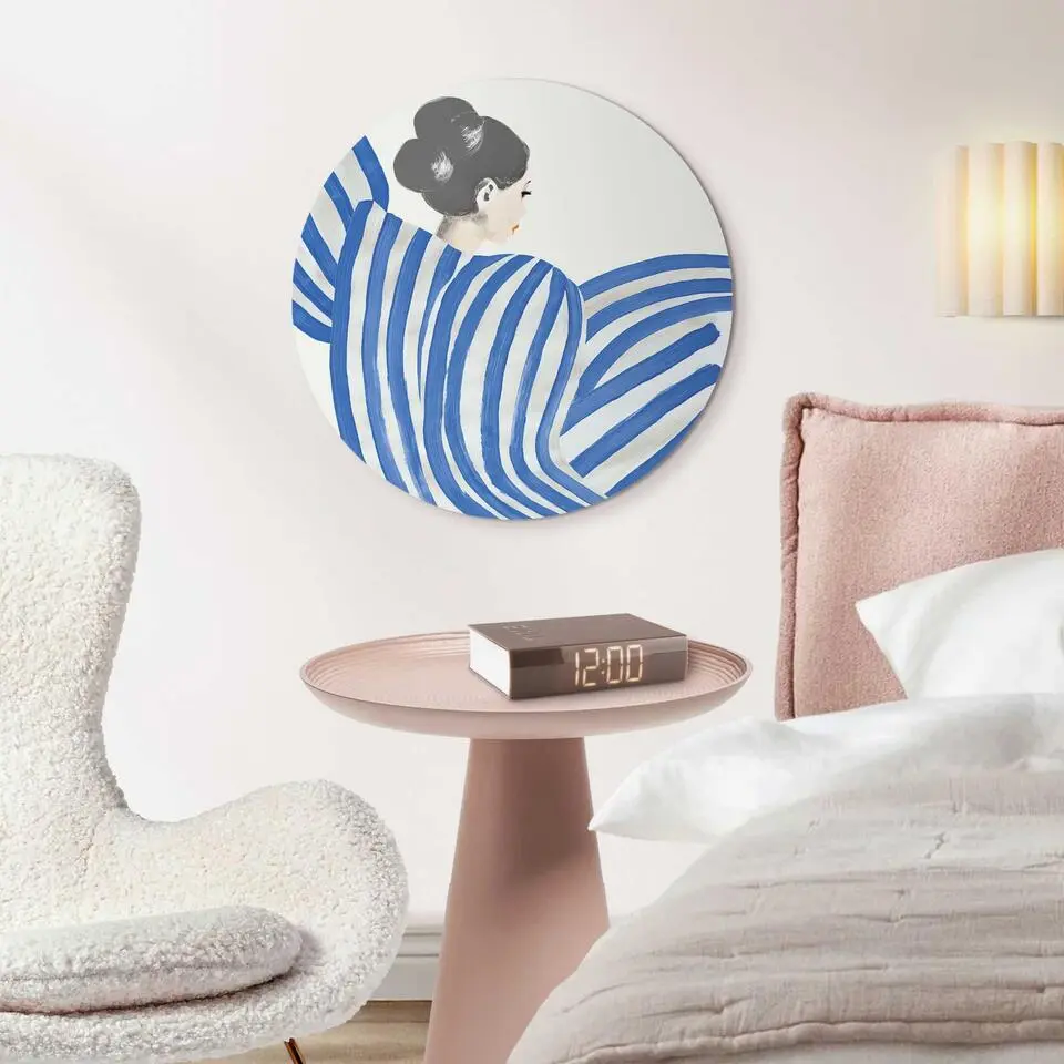 Glasschilderij Vrouw in Blauwe Strepen - &Oslash; 50 - Blauw