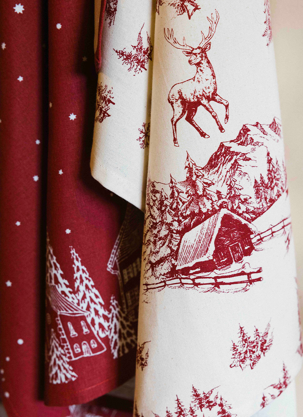 TORCHON EN COTON IMPRIMÉ MONTAGNE NATUREL/ROUGE