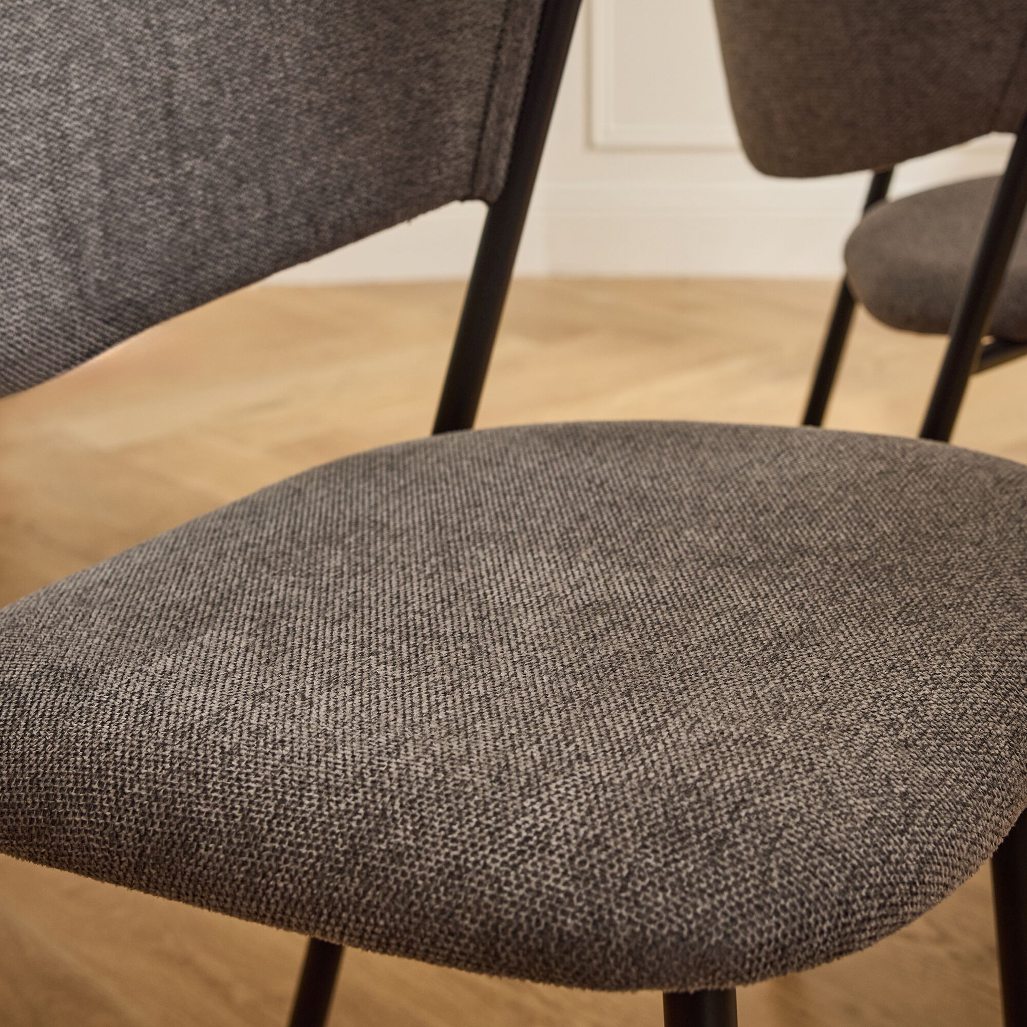 CASSANDRE - Chaise de repas épurée en tissu - gris
