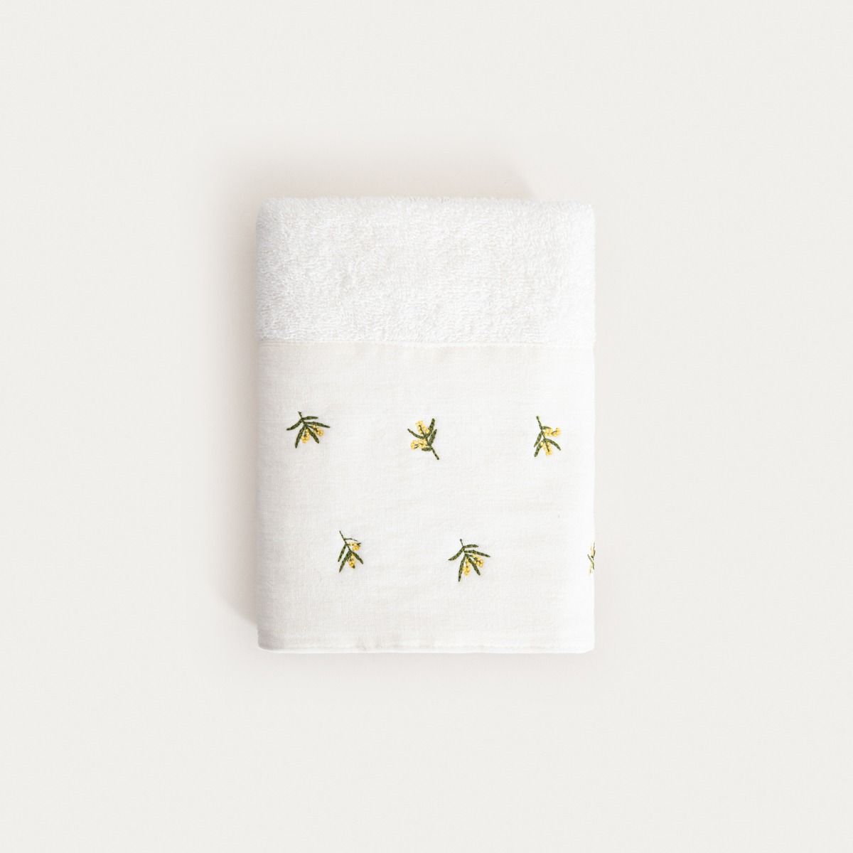 Ręcznik YORK z ozdobnym haftem 50x90 cm