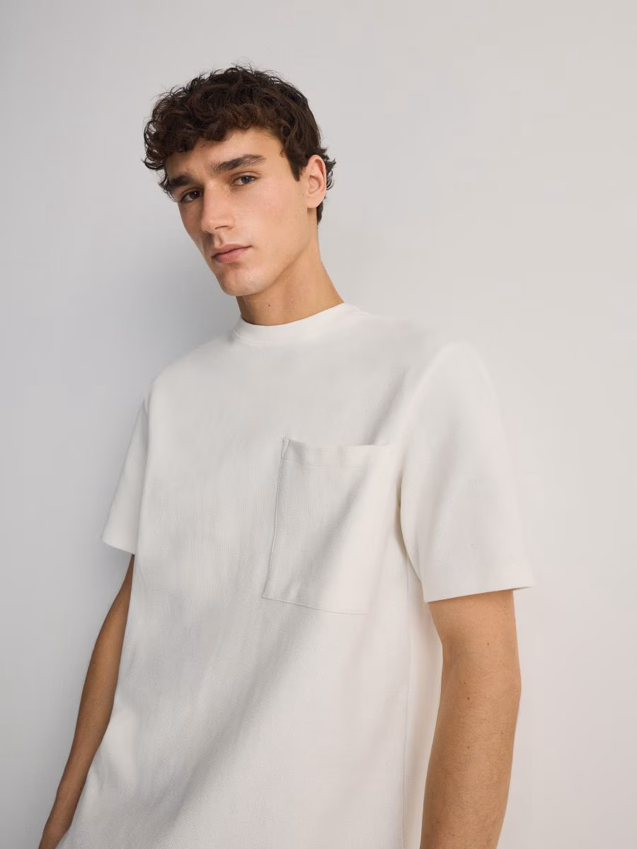 Comfort Fit T-Shirt With Pocket