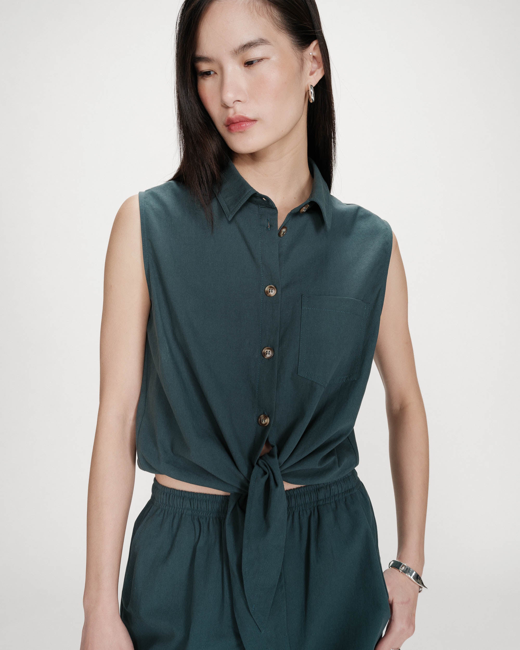 Chemise cintrée en coton à nouer devant emeraude Vero